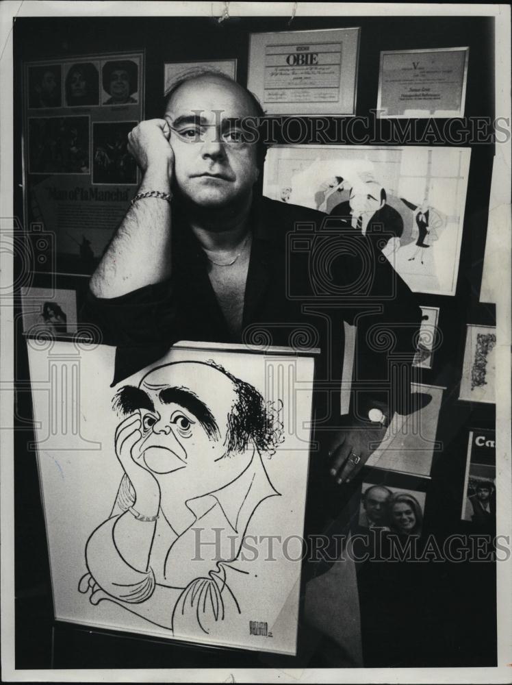 1978 Press Photo Actor James Coco Posing Beside Painting Of Himself - RSL44475 - Historic Images