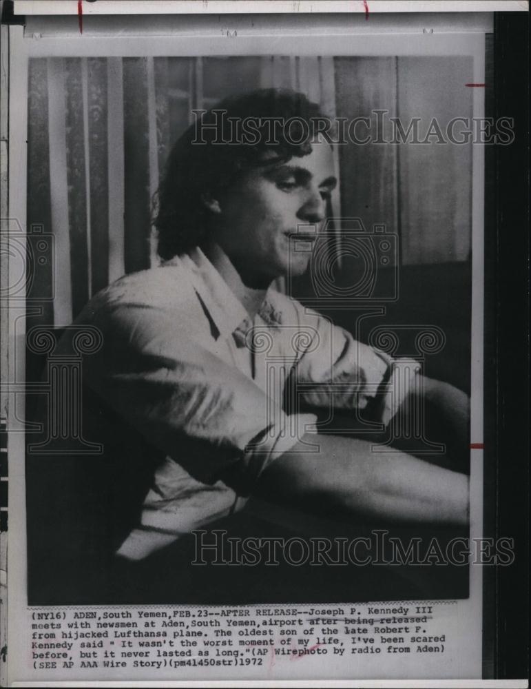 1972 Press Photo Joseph Kennedy III Released from Hijacked Plane - RSL