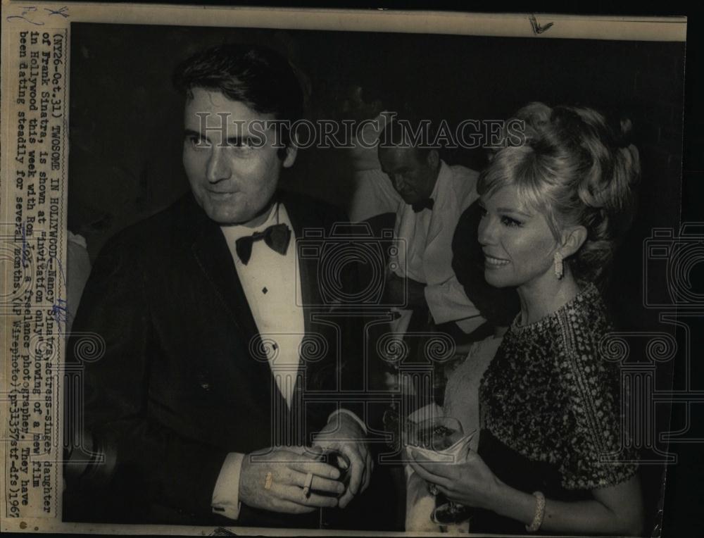 1967 Press Photo Actress Singer Nancy Sinatra at Invitation only showing Ron Joy - Historic Images