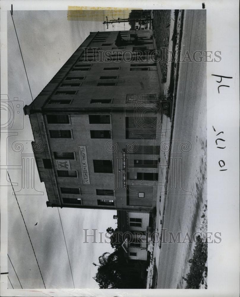 1977 Press Photo Condemned VFW Post 10174 in St Petersburg - RSL98329 - Historic Images