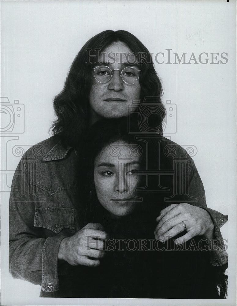 1985 Press Photo Mark McGann &amp; Kim Miyori stars in &quot;John &amp; Yoko: A Love Story&quot; - Historic Images