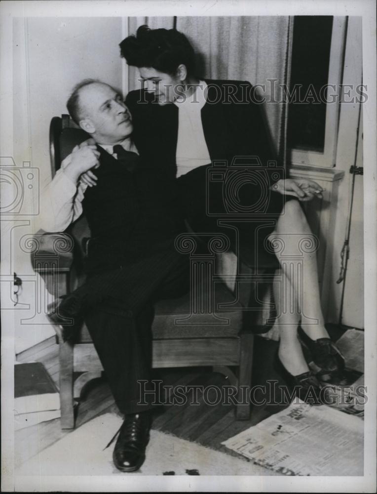 1946 Press Photo Fred Rose and wife after Spy hearings in Canada - RSL79815 - Historic Images