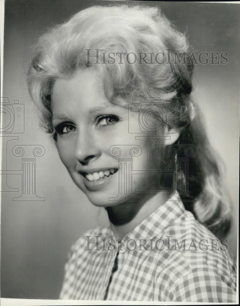 1961 Press Photo Pretty Cindy Robbins "The Tom Ewell Show" - RSL02133 - Historic Images