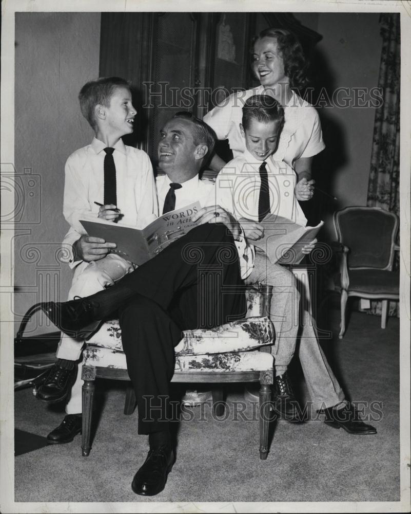 1960 Press Photo Attorney General Edward McCormack &amp; Family - RSL45479 - Historic Images