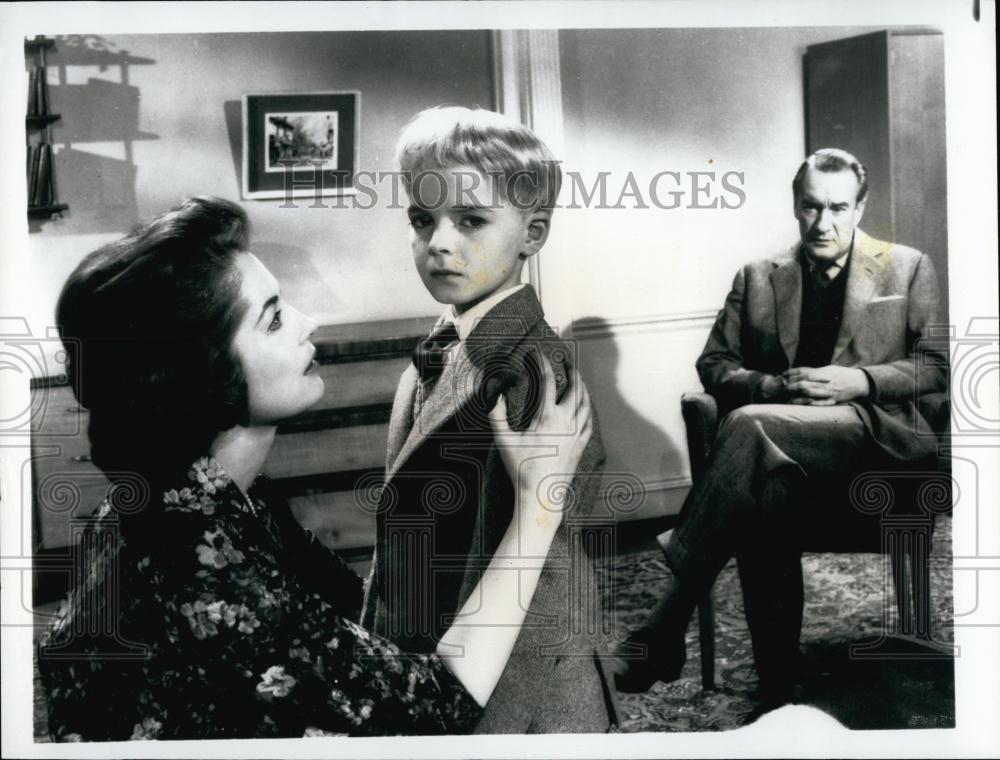 1972 Press Photo B Shelley, M Stephens &amp; G Sanders in &quot;Village of the Damned&quot; - Historic Images