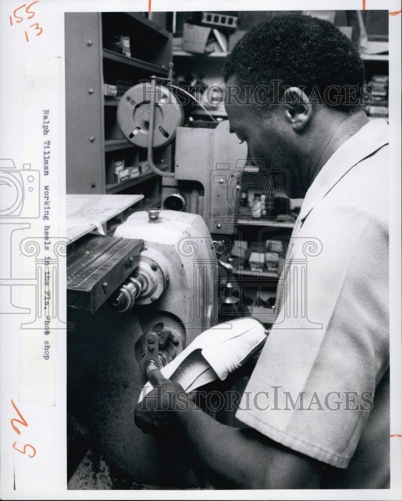 1975 Press Photo Ralph Tillman, shoe repairman - RSL62601 - Historic Images