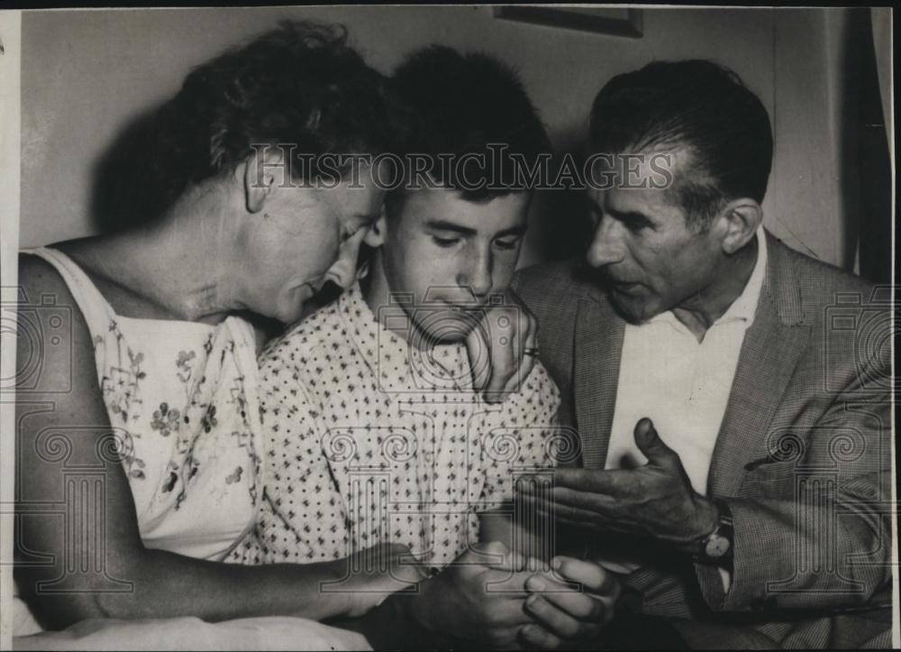 1960 Press Photo Teenage Criminal Harold Dalibozak, Parents Heinz And Erma - Historic Images