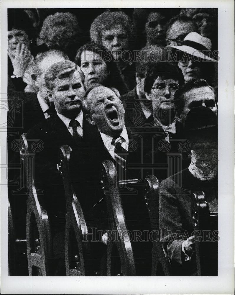 1984 Press Photo Spk Mcgee yawning at the installation of Archbishop Law - Historic Images