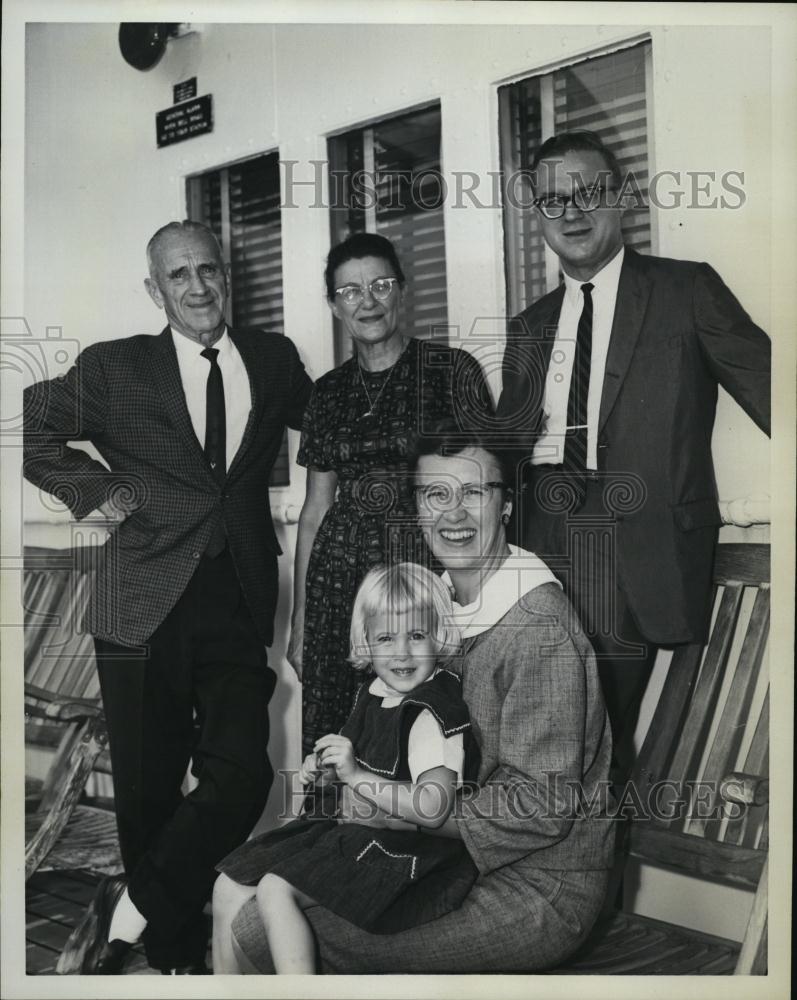 1963 Press Photo Colonel Lawrence Slade With Family American University Duties - Historic Images