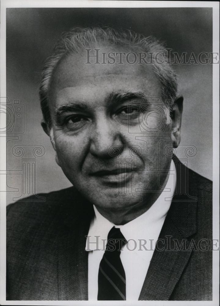 1972 Press Photo David Victor, Television producer and writer - RSL92323 - Historic Images