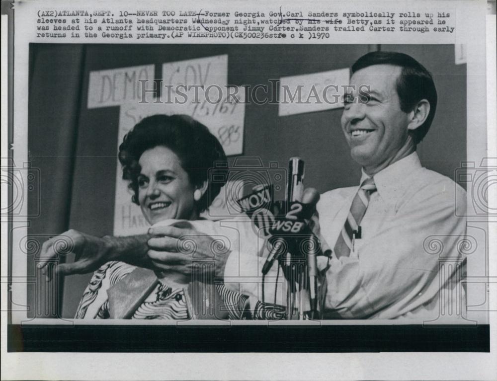 1970 Press Photo Gov Carl Sanders &amp; wife Betty at their Atlanta HQ - RSL67481 - Historic Images