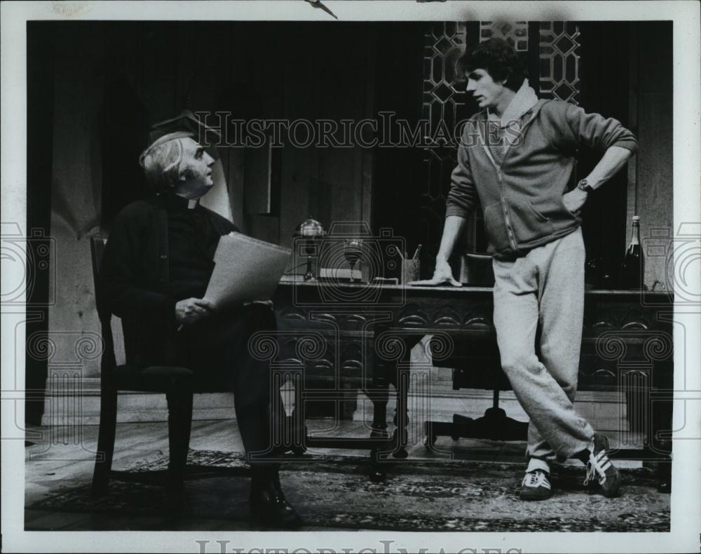 Press Photo Milo O'Shea and Eric Roberts in "Mass Appeal" - RSL08129 - Historic Images