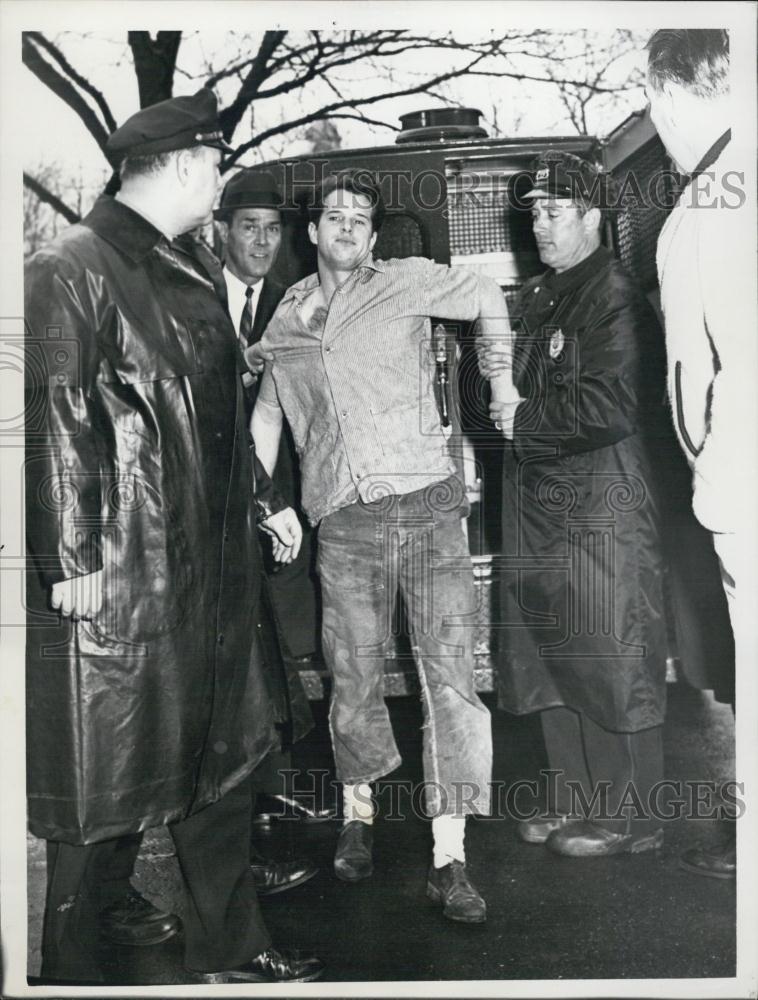 1965 Press Photo Escaped Convict Richard Collins Captured Arrives At Police Dept - Historic Images