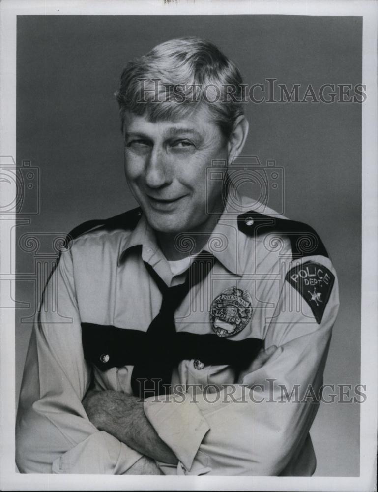 1977 Press Photo Actor Harvey Vernon as Policeman in &quot;Carter Country&quot; - Historic Images