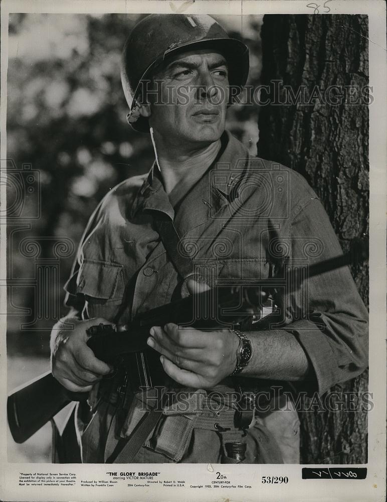 1953 Press Photo Actor Victor Mature in &quot;The Glory Brigade&quot; - RSL80963 - Historic Images