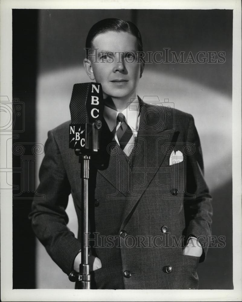 1936 Press Photo Kenneth Carpentar NBC Moviedom announcer - RSL42911 - Historic Images