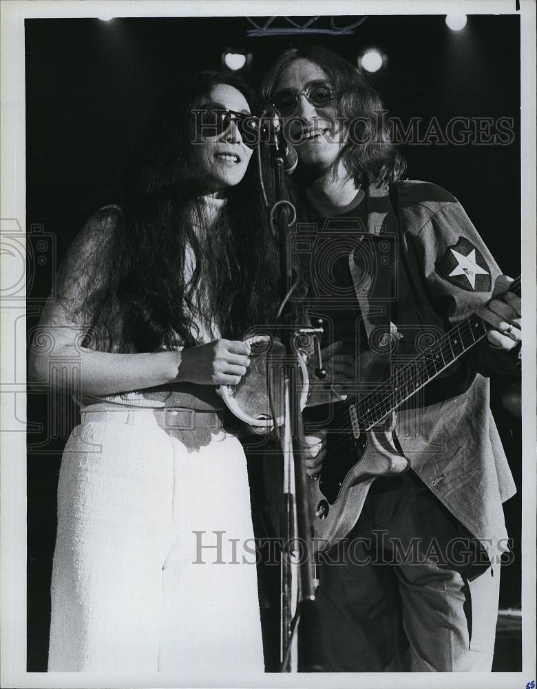 1985 Press Photo Mark McGann &amp; Kim Miyori stars in &quot;John &amp; Yoko: A Love Story&quot; - Historic Images