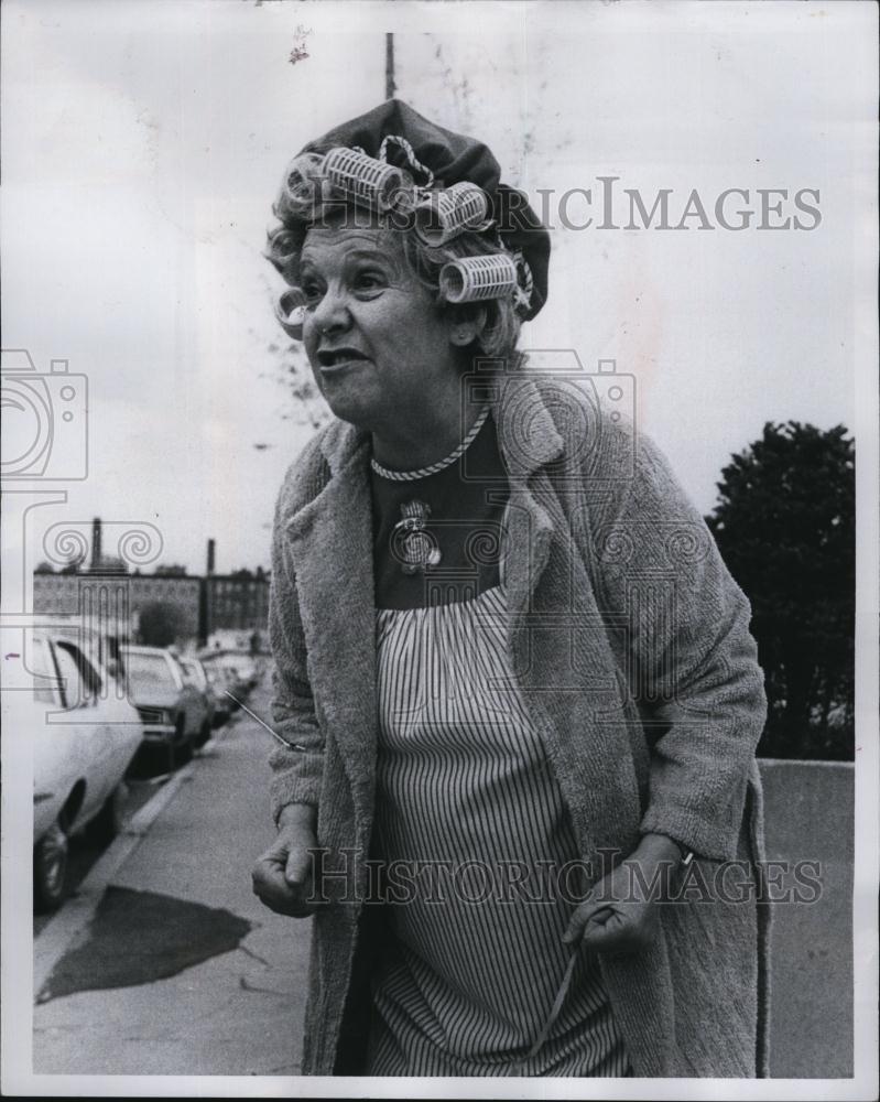 1977 Press Photo Actress Ida Beecher In See How She Runs - RSL83787 - Historic Images