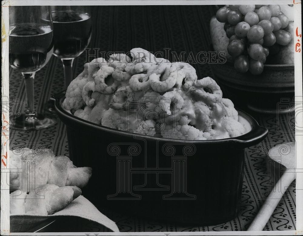 1976 Press Photo Hearty Cauliflower with Fruit - RSL96963 - Historic Images