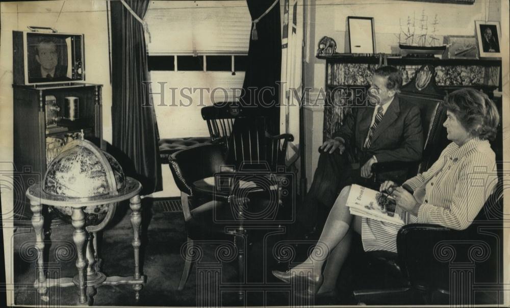 Press Photo Gov Francis Sargent, wife Jesse, watching President Nixon - Historic Images