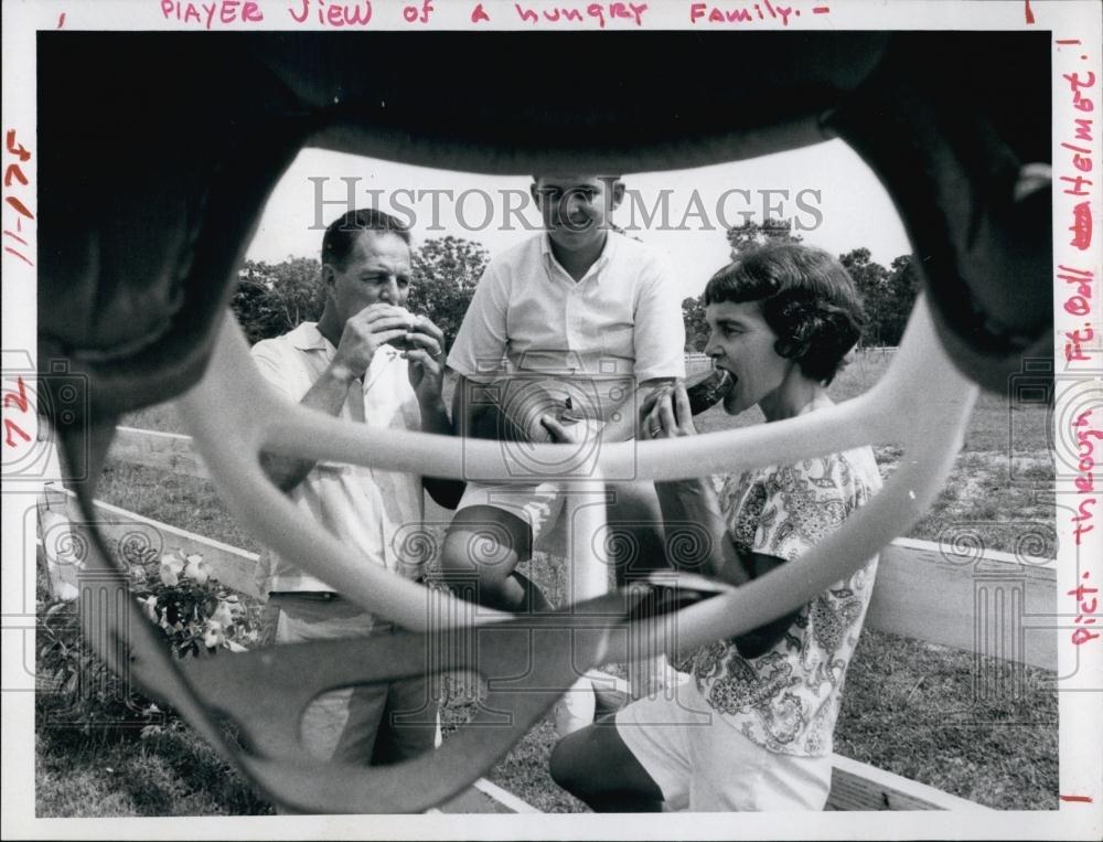 1968 Press Photo Leslie L Monnel, He Man Sandwiches Recipe, Cooking - RSL70189 - Historic Images