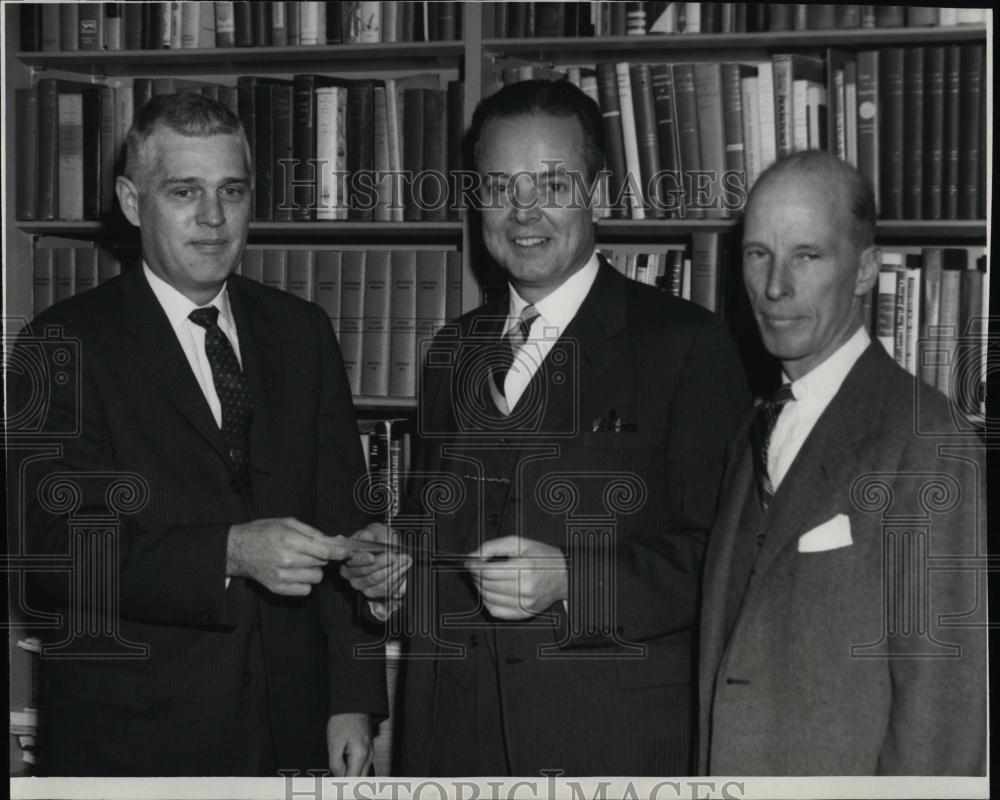 1959 Press Photo Trufts Univ PresNils Y Wessell received check for Univfund - Historic Images