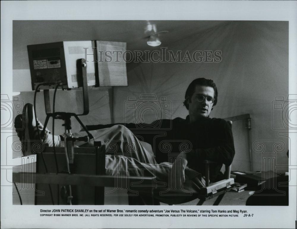 Press Photo Director John Patrick Shanley on set of &quot;Joe Versus The Volcano&quot; - Historic Images