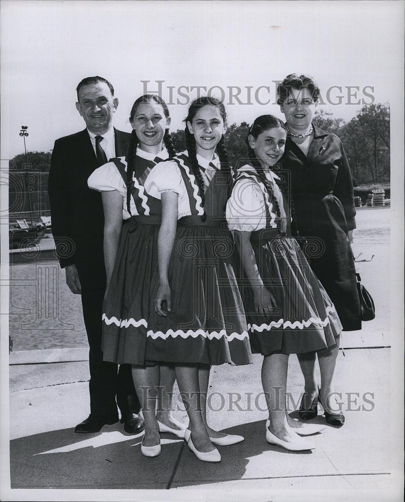 Press Photo Stevens Children Musicians Corales, Jacquelyn, Marsha Mr And Mrs - Historic Images