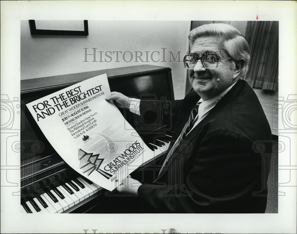 1986 Press Photo William Seymour, president of Boston Conservatory - RSL39729 - Historic Images