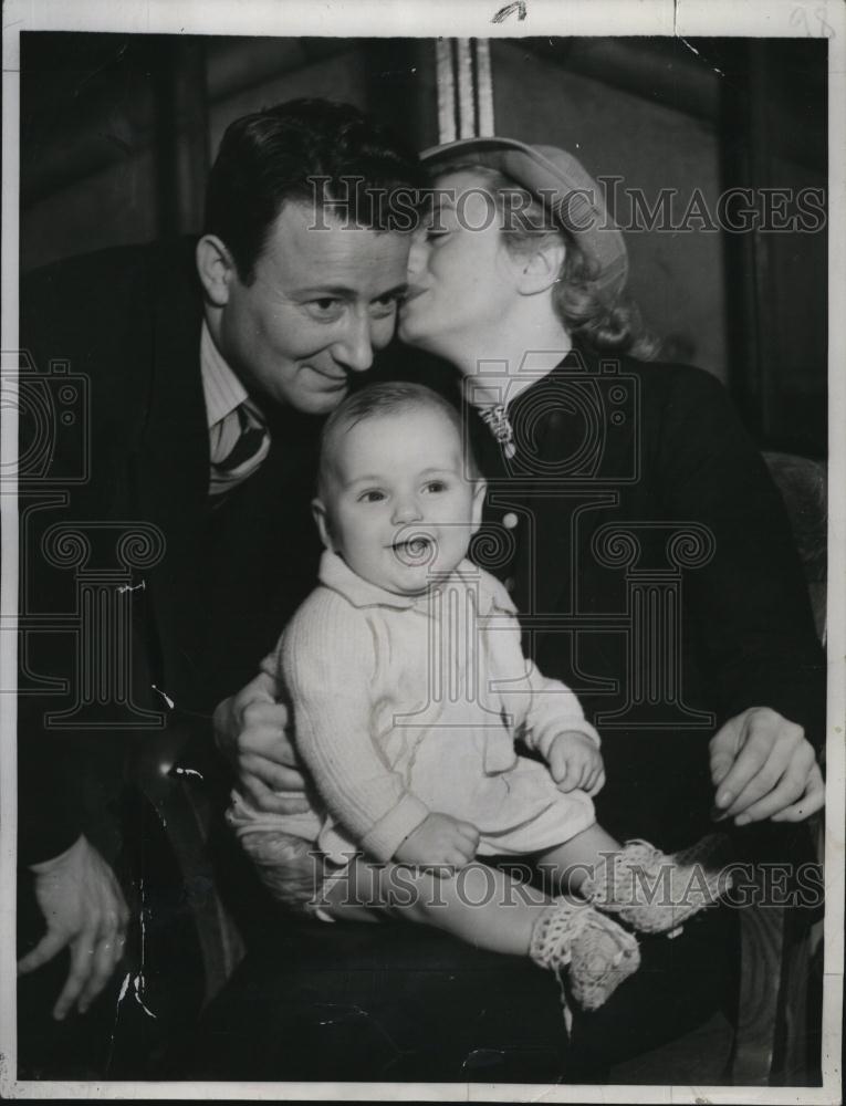 1940 Press Photo Mrs Norma Brill, daughter Betty Lou, attorney Albert Bergman - Historic Images