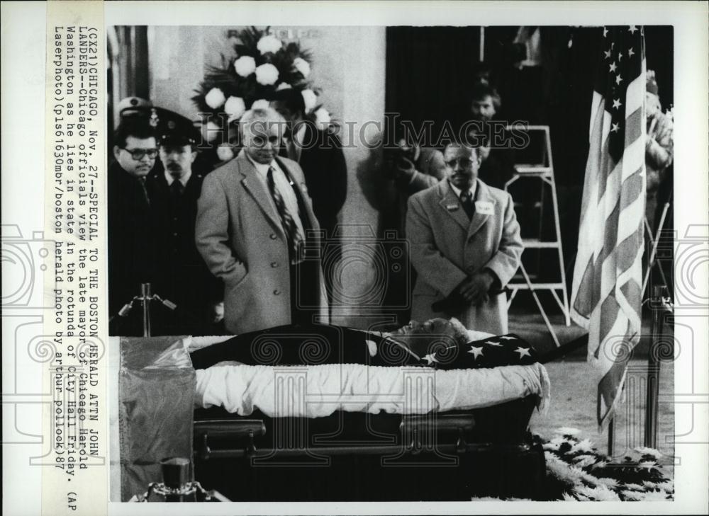 1987 Press Photo Funeral of the Late Mayor of Chicago Harold Washington - Historic Images