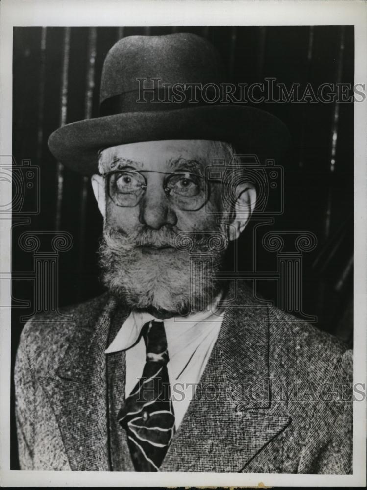 1949 Press Photo Joseph Weil, &quot;The Yellow Kid&quot; at police station after arrest - Historic Images