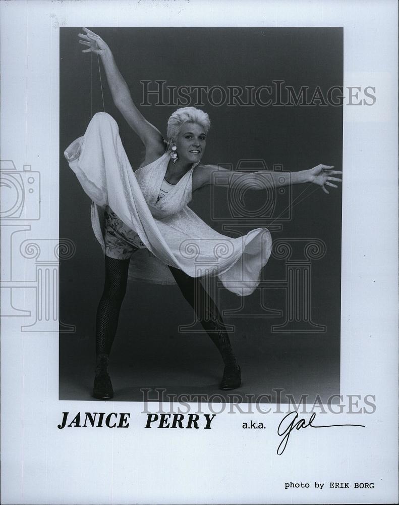 Press Photo Dancer Janice Perry aka Gal on stage - RSL81883 - Historic Images