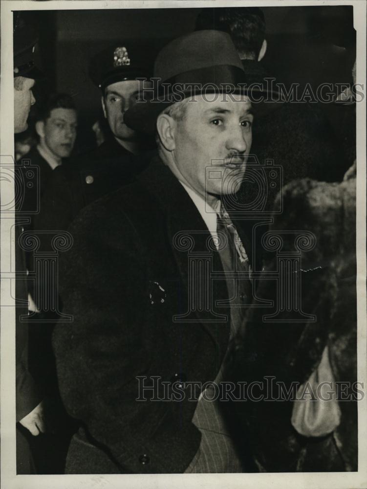 1944 Press Photo Dr Samuel Weene charged with indecent assault on Mary Burke - Historic Images