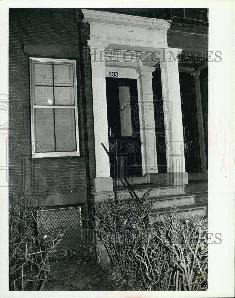 Press Photo Terry Redlick Murder House scene of crime investigation - RSL01777 - Historic Images