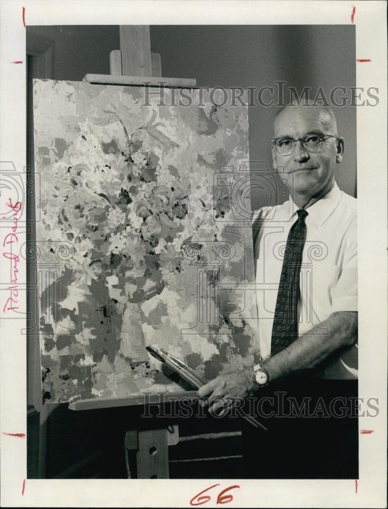 1961 Press Photo Clearwater Gift Shop Owner and Painter Roland Davis - RSL64535 - Historic Images