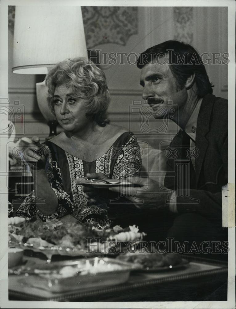 1972 Press Photo NBC Mystery Movie Actors Joan Blondell Dennis Weaver Scene - Historic Images