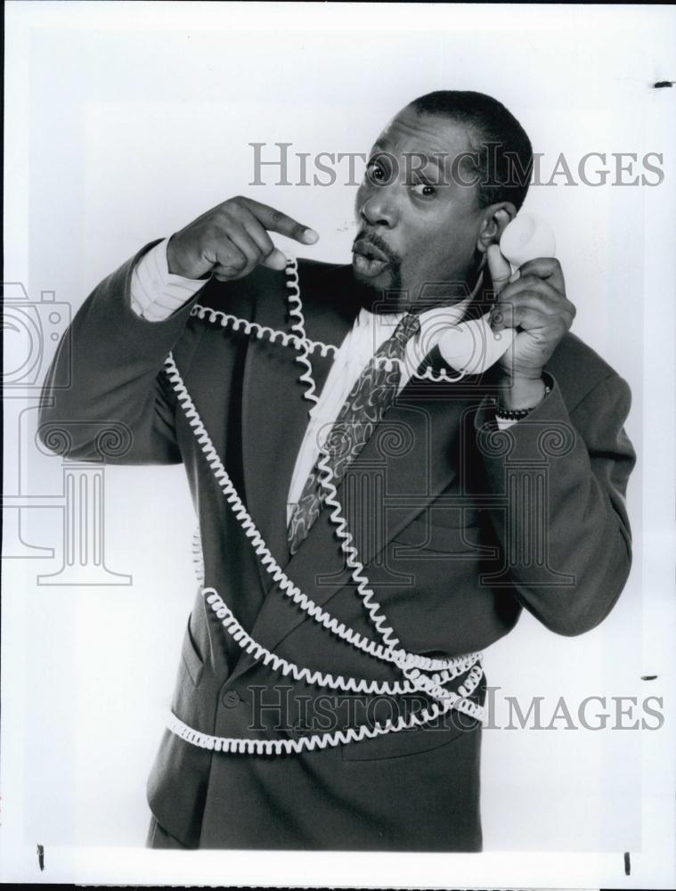 1990 Press Photo Comedian Brad Sanders &quot;Clarence&quot; - RSL60333 - Historic Images