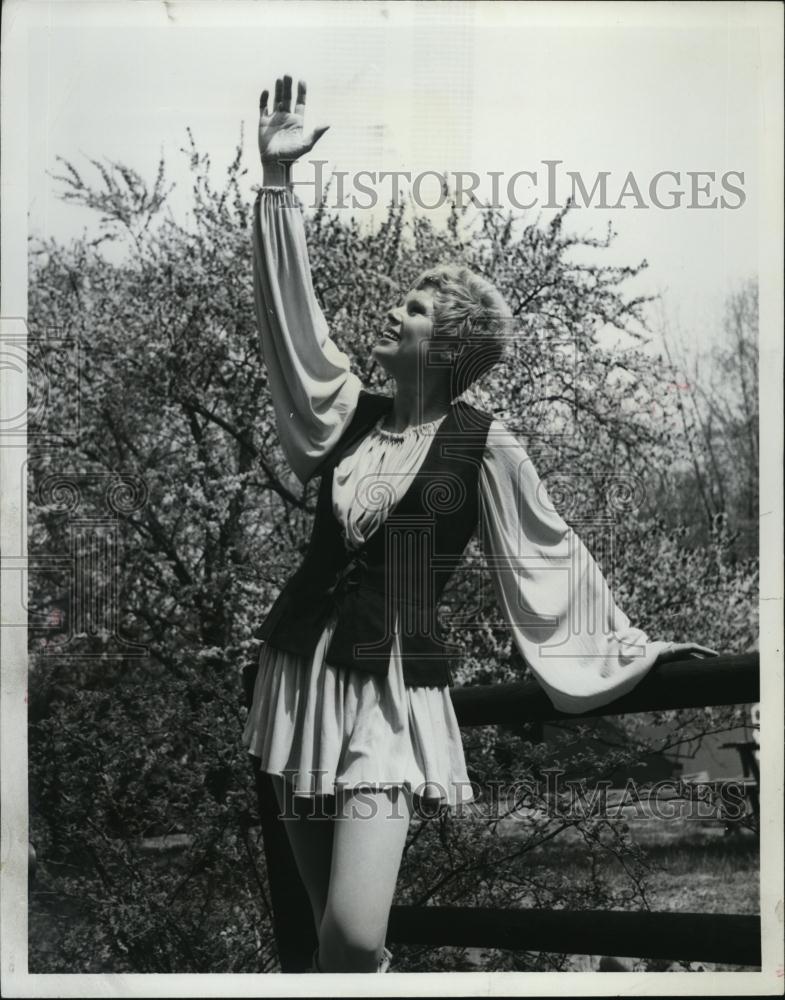 Press Photo Betsy Palmer - RSL46519 - Historic Images