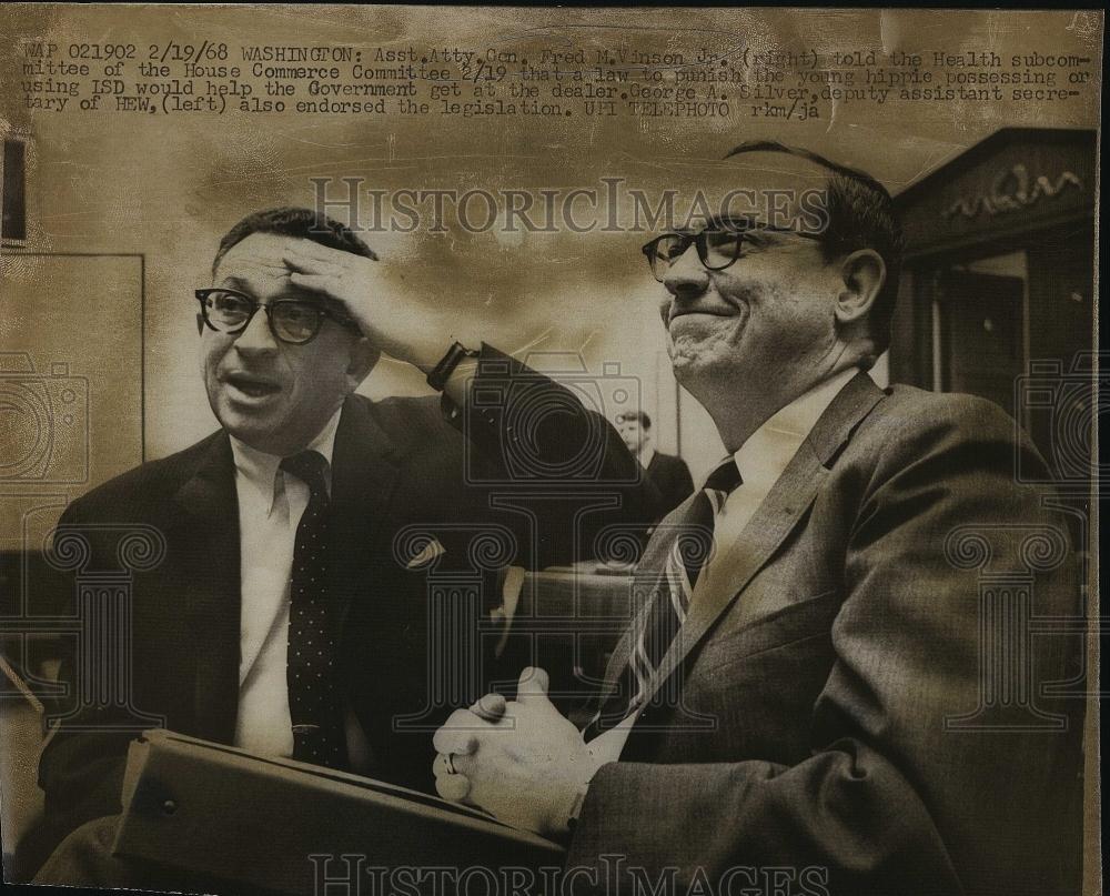 1968 Press Photo Asst Atty Gen Fred Vinson, Jr &amp; Deputy Asst George Silver - Historic Images