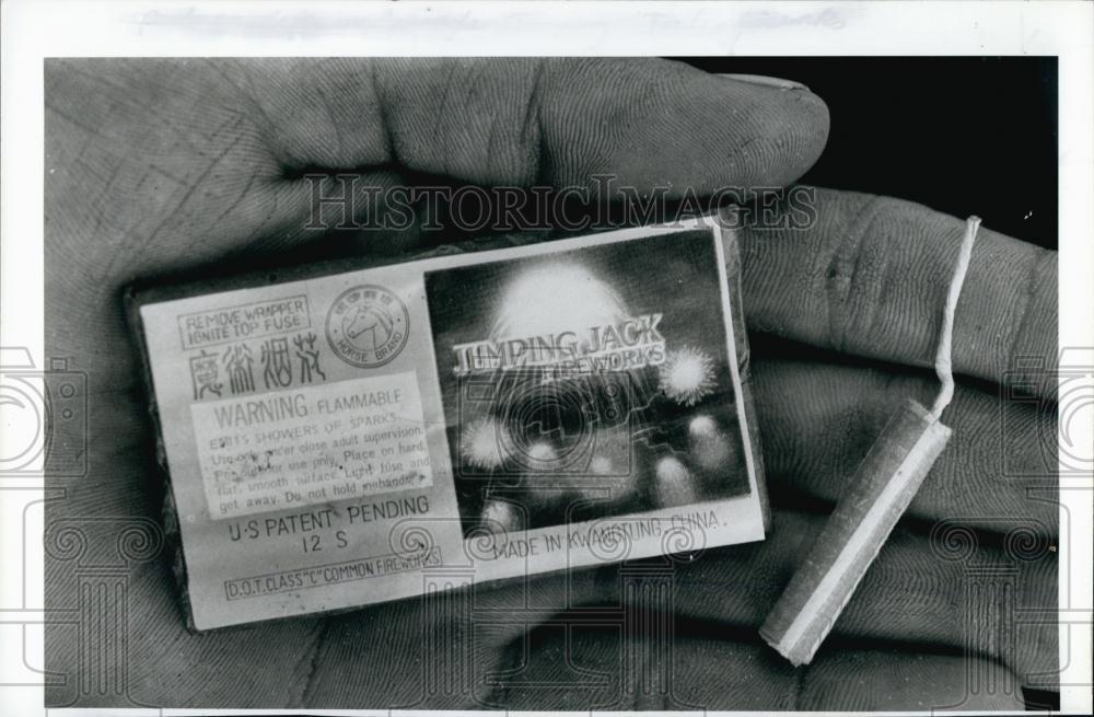 1987 Press Photo Permit for fireworks stand in St Pete Florida - RSL68913 - Historic Images