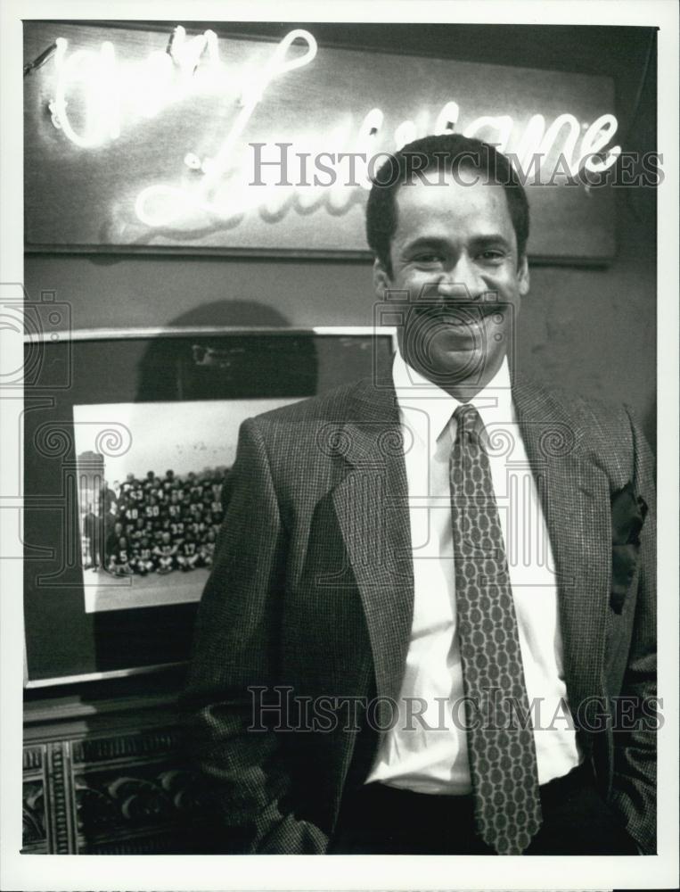 1988 Press Photo Tim Reid &quot;Frank&#39;s Place&quot; - RSL04011 - Historic Images