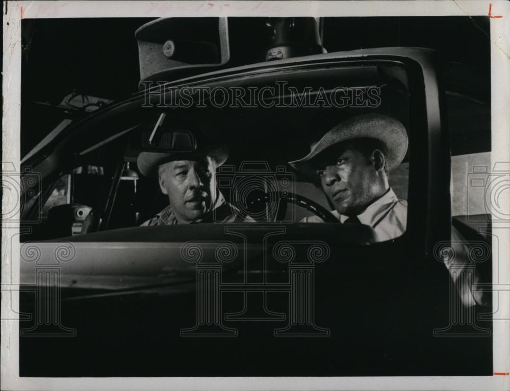 Press Photo George Kennedy and Jim Brown in &quot;TickTickTick&quot; - RSL95407 - Historic Images