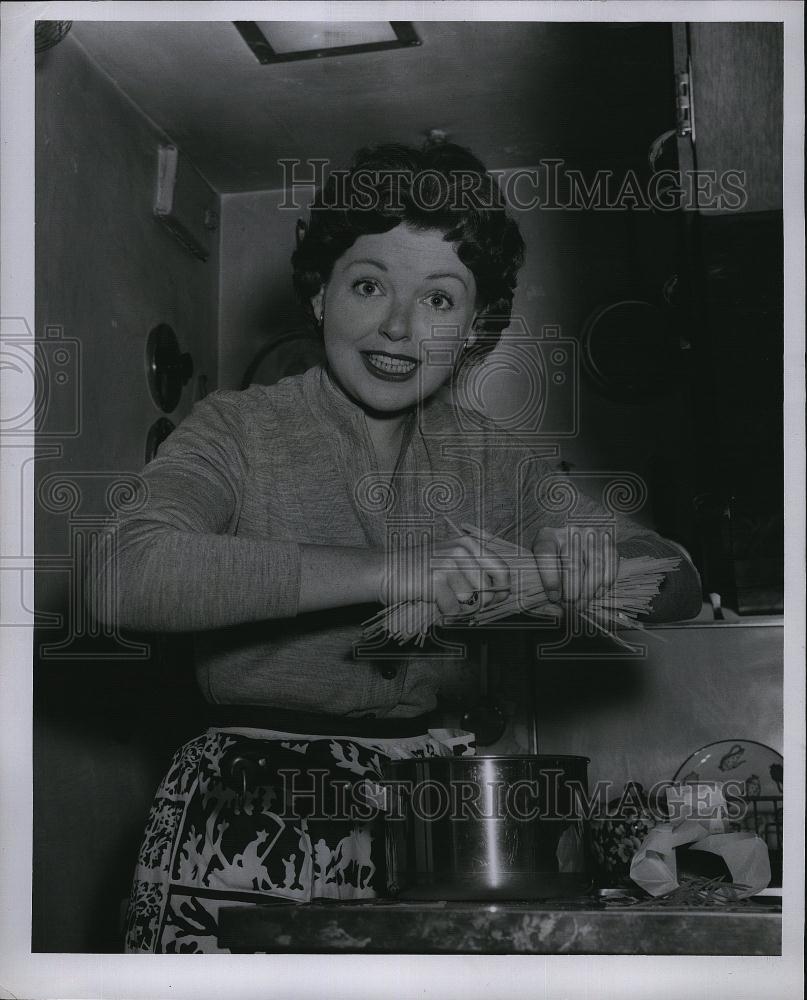 1955 Press Photo Actress Kathleen McGuire on TV show - RSL82277 - Historic Images