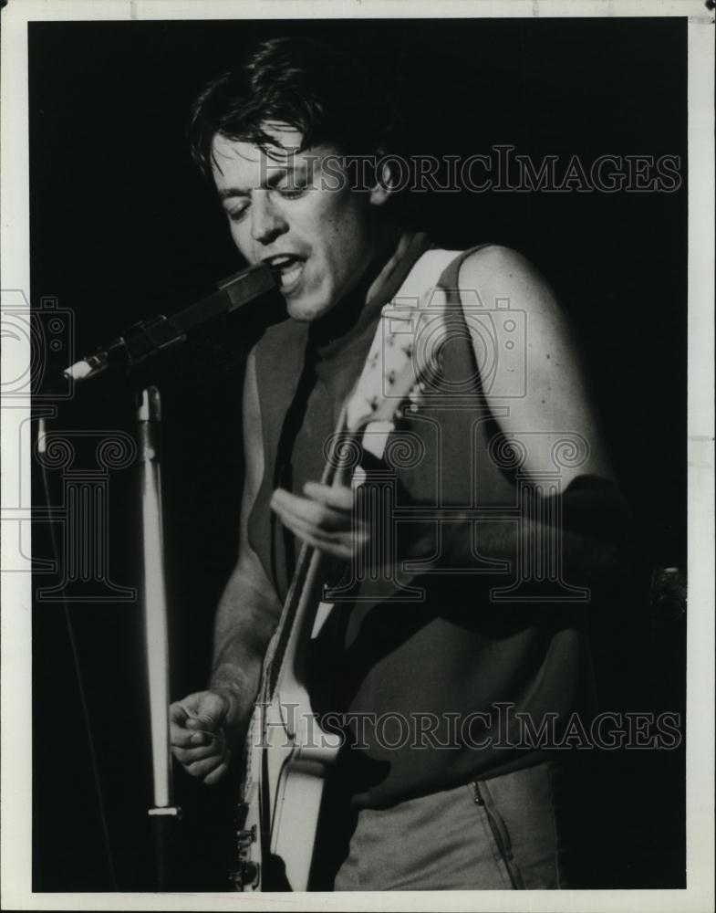 1980 Press Photo Singer Robert Palmer in Concert - RSL94717 - Historic Images