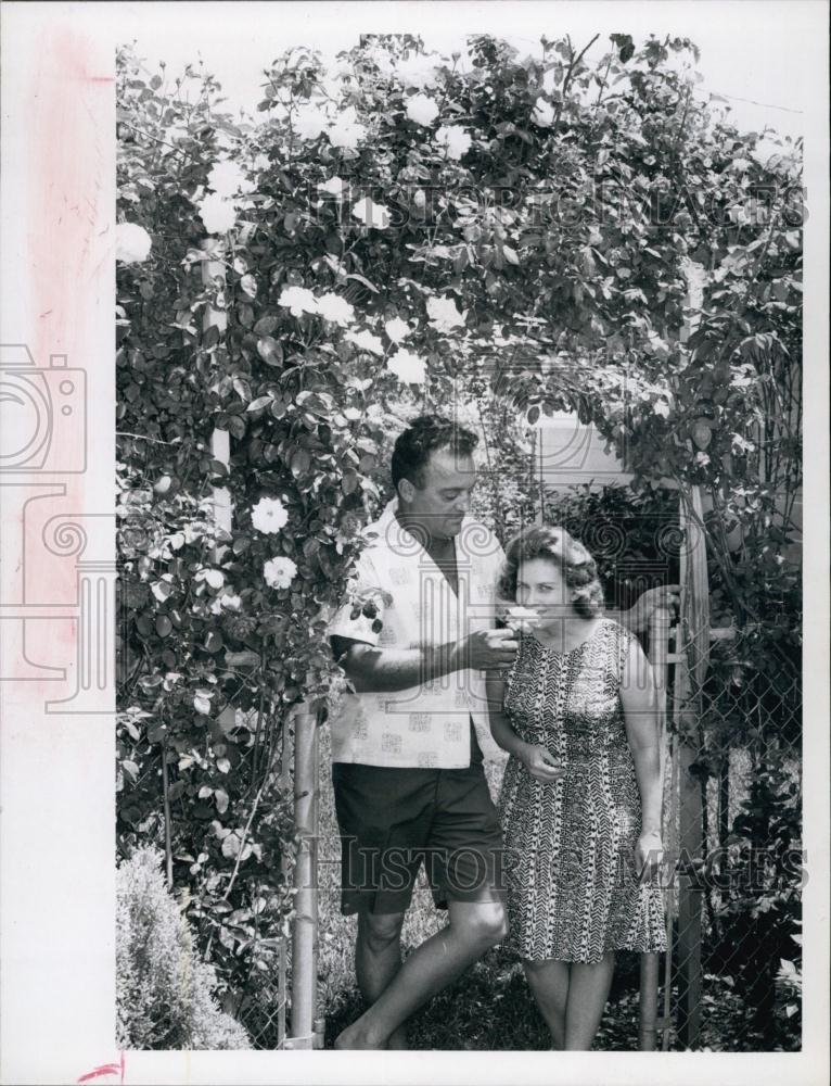 1968 Press Photo Mr and Mrs Ralph Caputo in their garden - RSL62567 - Historic Images