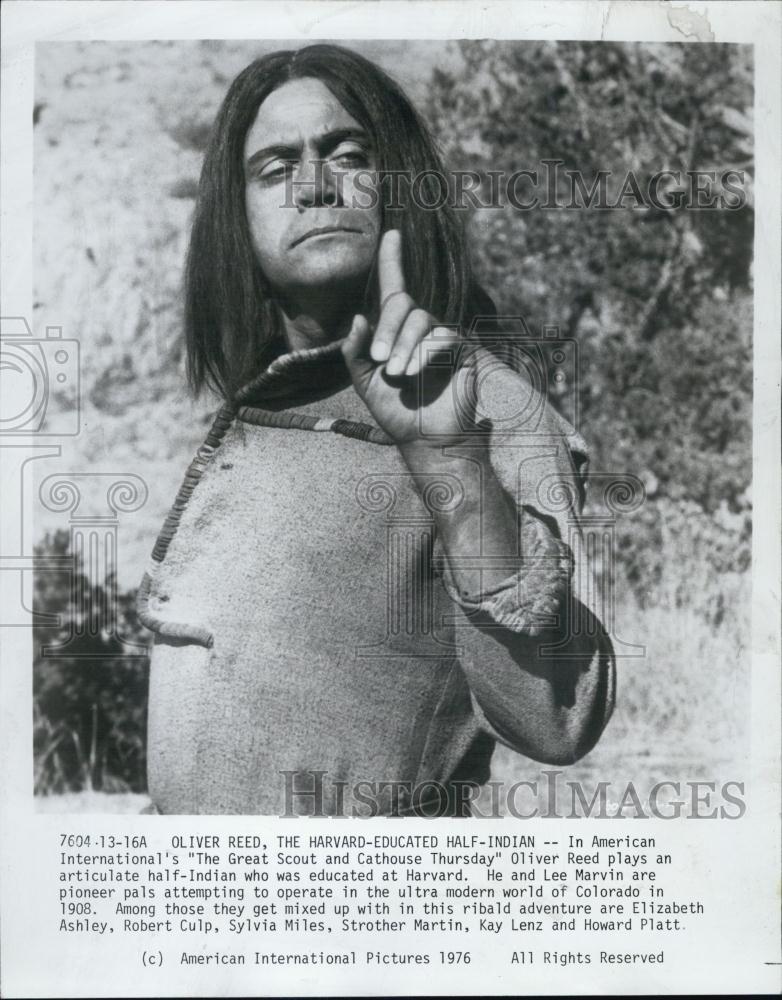 1976 Press Photo Oliver Reed stars in &quot;The Great Scout &amp; the Cathouse Thursday&quot; - Historic Images