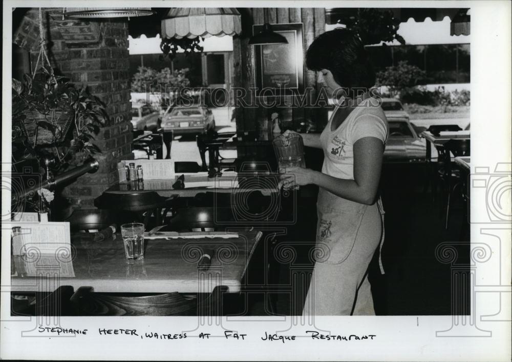 1986 Press Photo Fat Jacque Restaurant Waitress Stephanie Heeter - RSL95301 - Historic Images