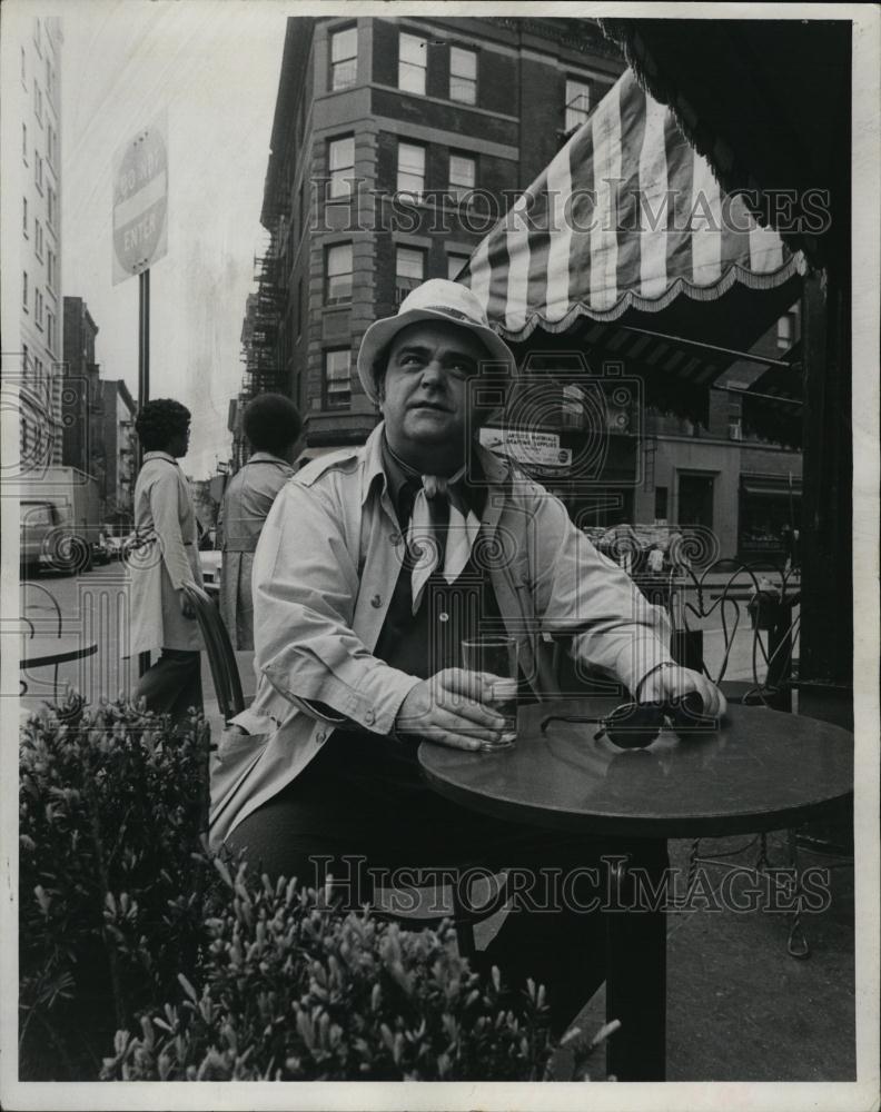 1973 Press Photo Actor James Coco Outside Restaurant - RSL44471 - Historic Images