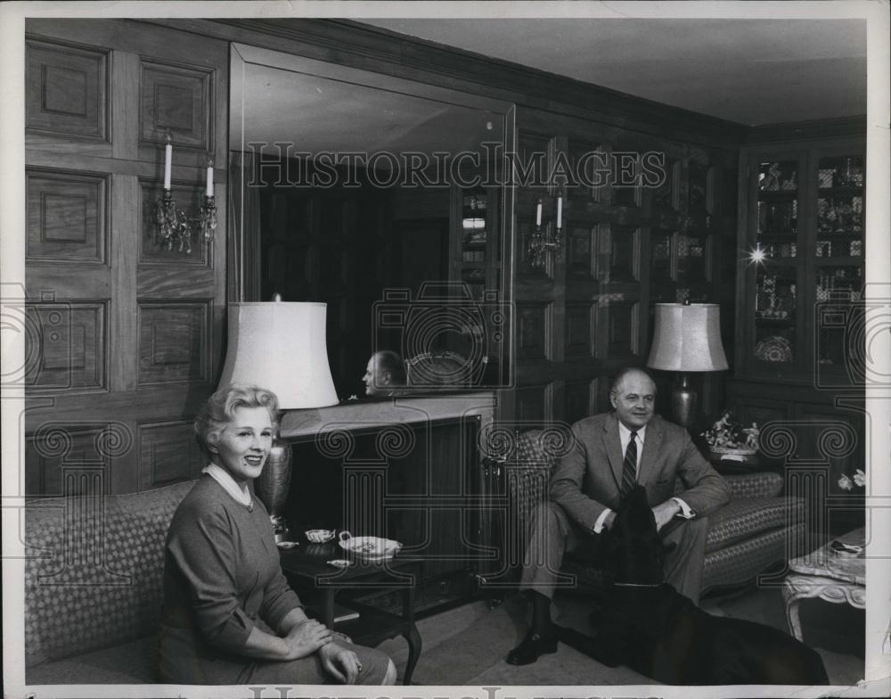 1957 Press Photo Actress Ilona Massey & husband atty Donald Dawson - RSL89415 - Historic Images